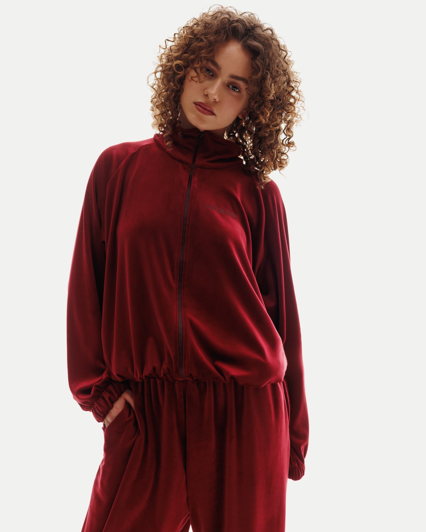 VELOUR ZIPPER in Cherry Red