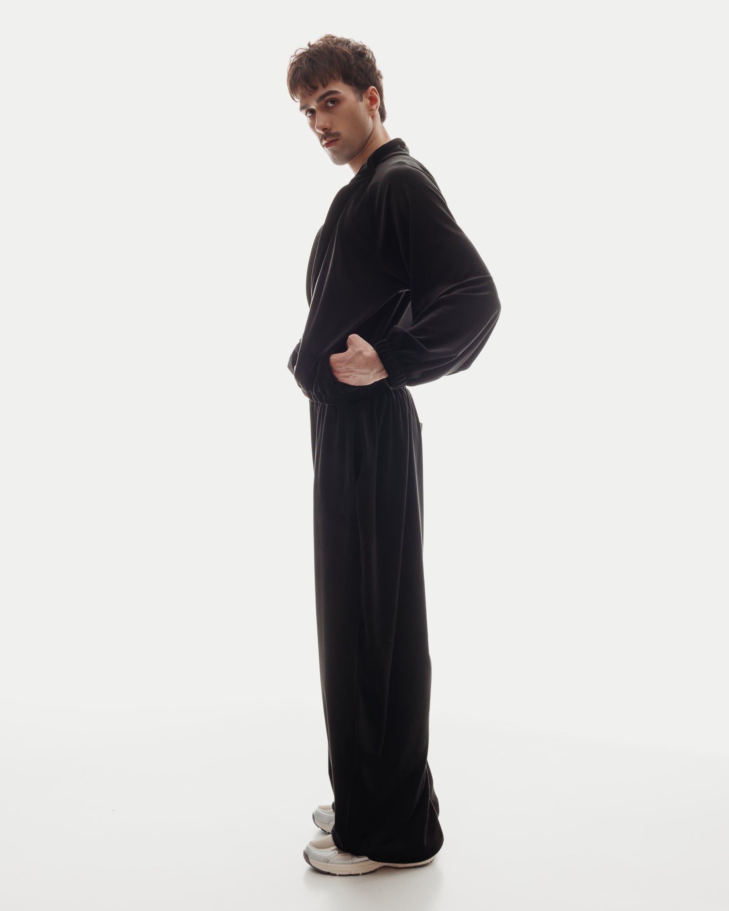 VELOUR JOGGERS in Ink Black