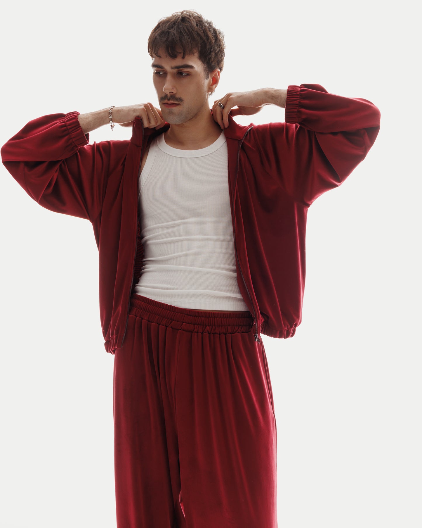 VELOUR ZIPPER in Cherry Red