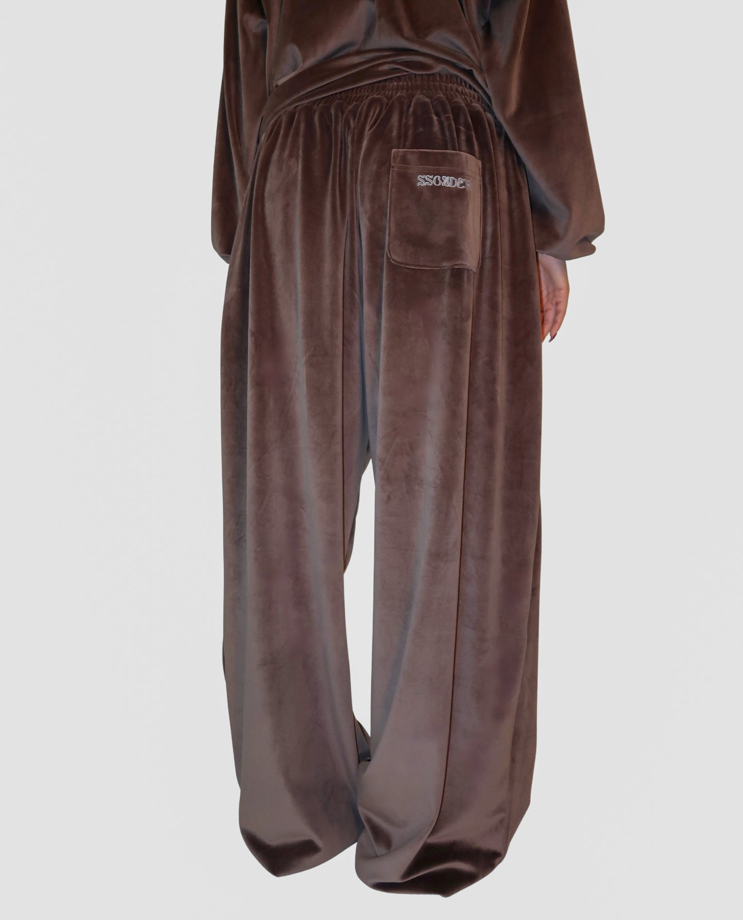 VELOUR JOGGERS in Olive Brown