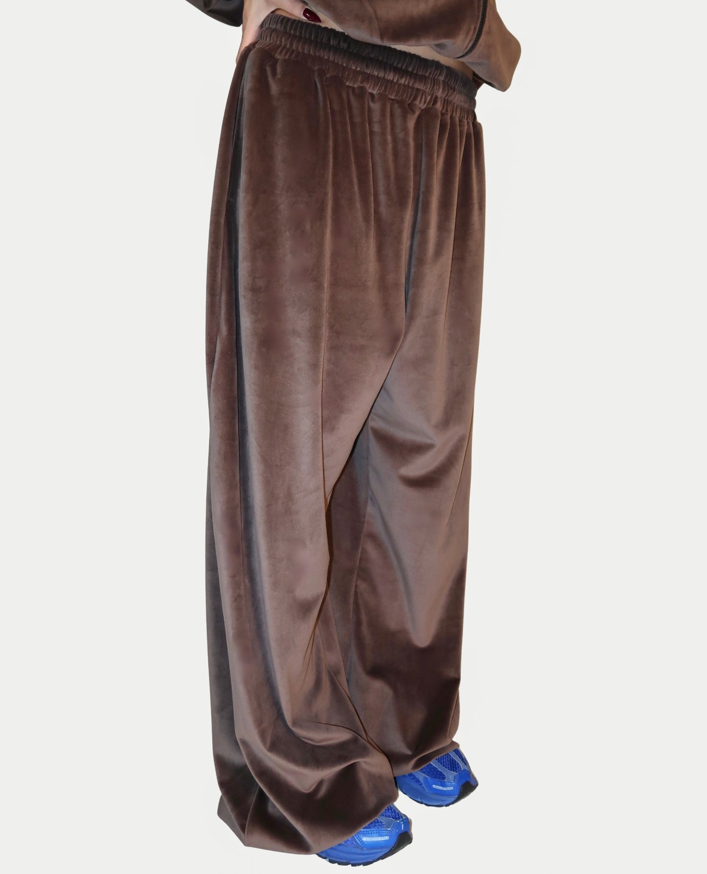 VELOUR JOGGERS in Olive Brown