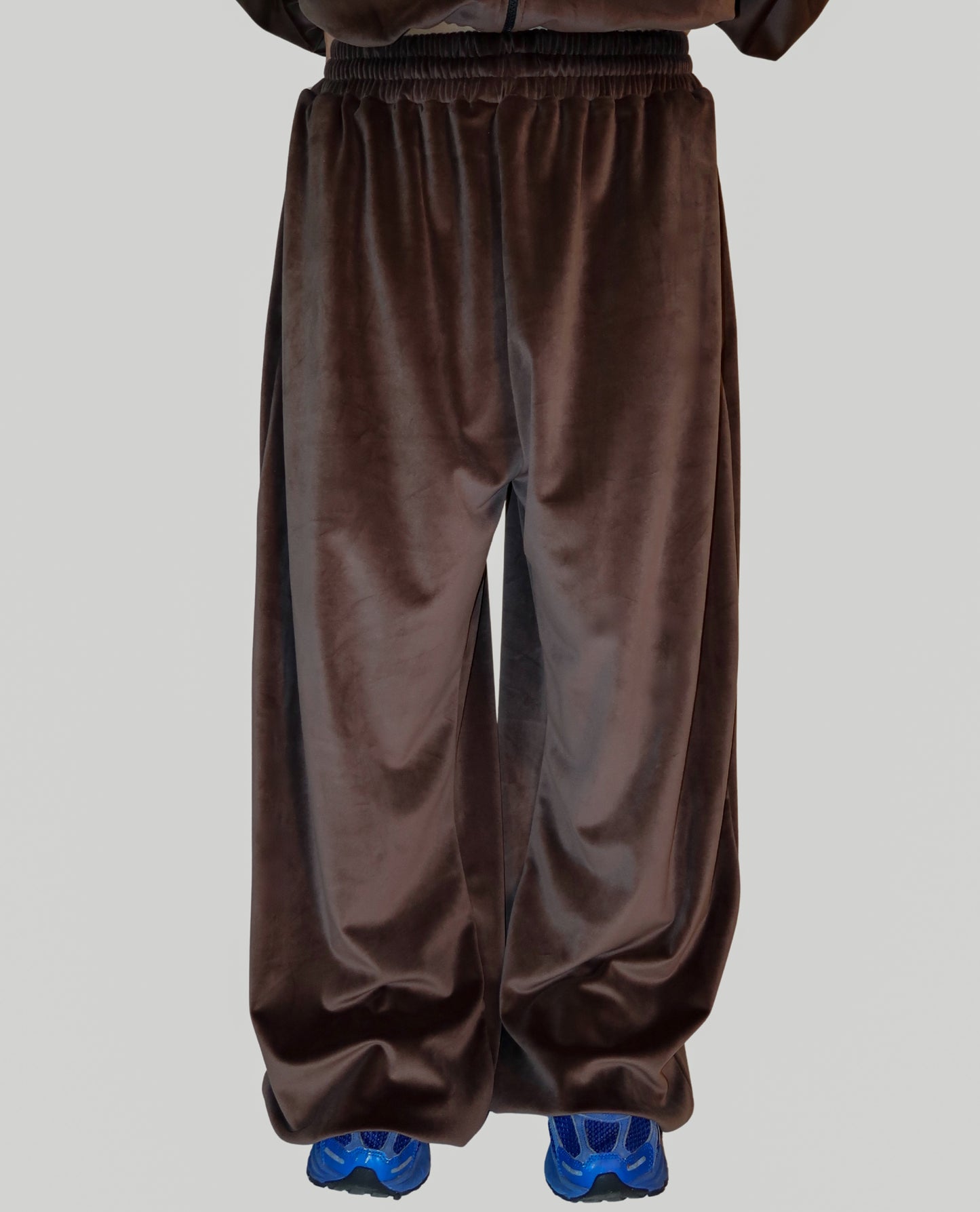 VELOUR JOGGERS in Olive Brown